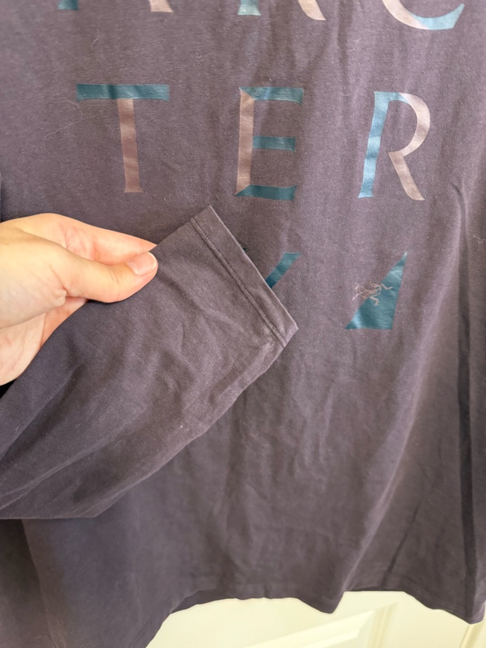 Arc'teryx Women's Long Sleeve Logo Tee — Deep Plum in size M - Picture 4 of 6